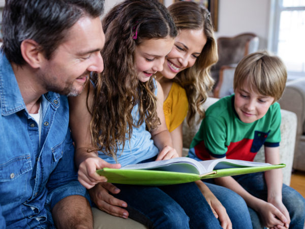 「家族写真」が子供の非認知能力を育む？ 愛情をより実感できるのは“自然体な写真”