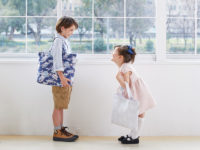 上品な英国デザインが美しい。「LAURA ASHLEY」から、ランドセルカバーや体操服入れが登場