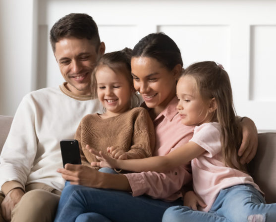 園で過ごすわが子の写真でパパママの活力UP！家族の絆を深めよう！