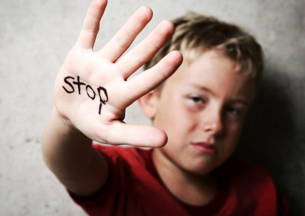 子供の手を叩くのは「しつけ」ではなく「体罰」。大人になっても悪影響を及ぼすトラウマとの関係