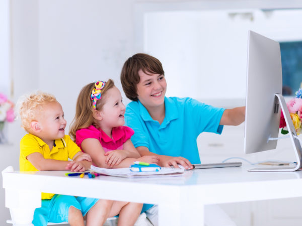 小中学生の自宅学習を支援! アクティブラーニングを導入した『スクールTV』とは?