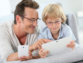 続く巣ごもり生活。わが子に見せるYouTube、1日何時間まで？