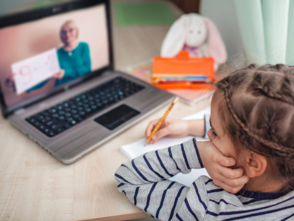 保護者の約6割が「オンライン授業」に前向きと回答! コロナ後の教育システムはどう変わる?