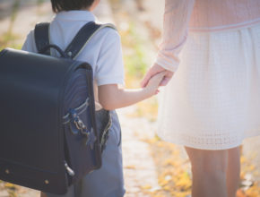 重さは2/3、価格は1/5の新発想のランドセル型通学バッグ！ 1週間の試用サービスも