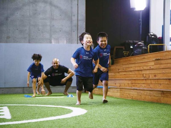 スポーツの習い事は急がなくて大丈夫。ヒヤッとする場面こそ、子供の絶好の運動体験になる!?