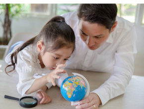 今こそおうちで「旅育」!? 家にいながら旅行気分が味わえる、子供用の旅のしおりが登場