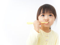 「歯磨きしなさい」を言い疲れたパパ＆ママ必見！ 子供が自発的に歯磨きをしてくれる方法って？