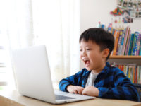 通塾と同じように学べる！ 初めての子でもトライしやすい「オンライン英会話」の魅力