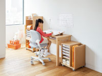 わが子の猫背が気になるパパママ必見！ 自然に姿勢を正せる「椅子＆机」6選