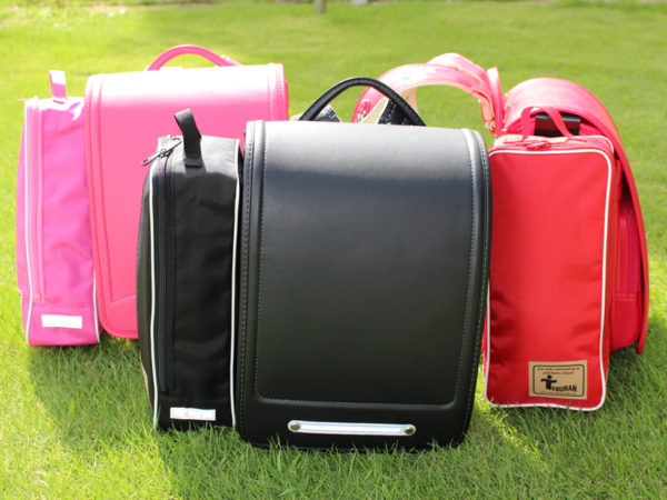 「安全に登下校してほしい」パパが開発した“ランドセル装着バッグ”が注目を集める理由