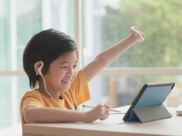 今どきの教育デフォルト! 圧倒的に支持される「オンライン習い事」のメリットまとめ