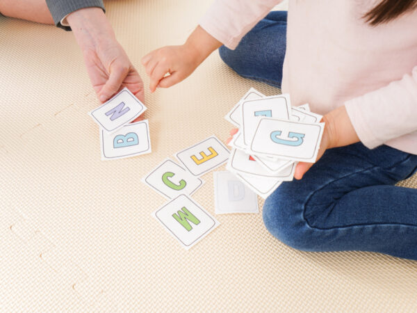 TOEIC® TESTスコア結果にみる日本人の英語力世界43位の原因は、英語接触頻度の低さ!