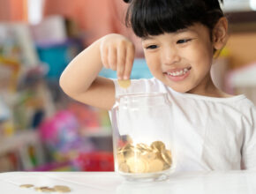 助け合いから育まれる「当事者意識」今こそ親子で話したいボランティア・寄付のこと