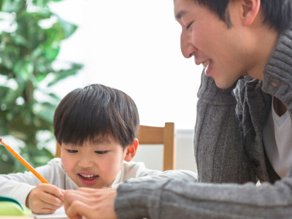「できた！」の達成感を自信へ。小学生の“基礎学力不安”から考える親子の関わり方