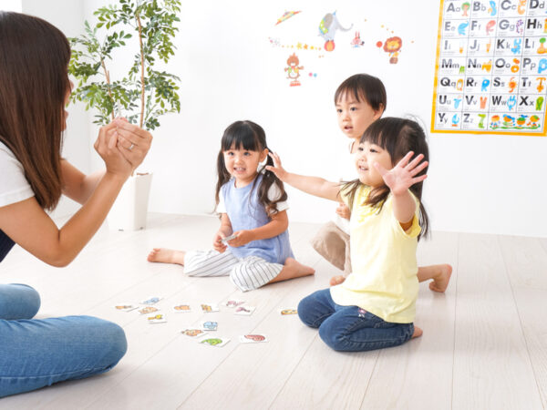 海外移住ファミリーの英語習得術! 週1の教室通いから海外で得意科目にできるまで