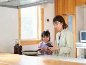 「子供の食事作り」何に気をつけてる？ 料理だけじゃない、現役ママたちの苦労や工夫