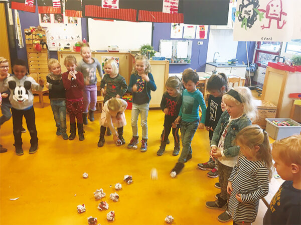 【世界の教育事情】身体を動かす国語授業やアプリでの生物探索など、話題の学び6選！