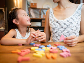 わが子の英語教育に最も必要なことって？ 「伝えたい」を育むために親ができること
