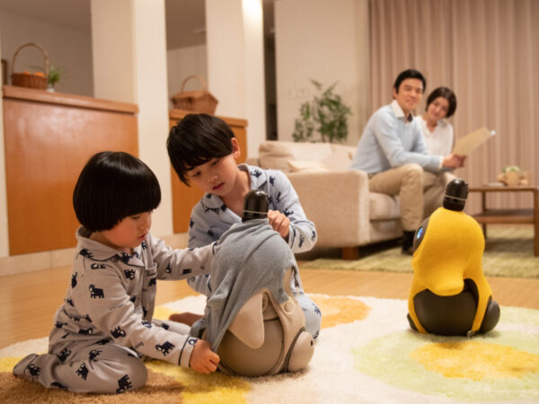 ロボットが子供の自己肯定感を高め、親のストレスを軽減!? 驚きの実証実験結果とは