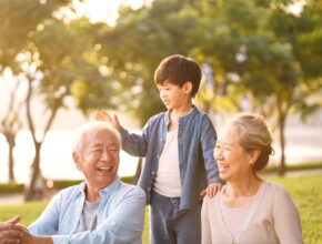 子供との過ごし方を採点するなら？ パパママ・祖父母の意識調査でわかった意外な事実