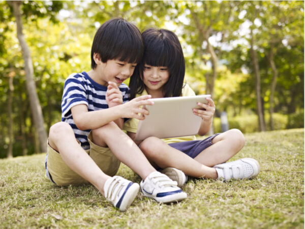 子供の話についていける？ 小学生に今人気のYouTuberをランキングでチェック！
