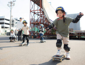 体幹とバランス感覚だけじゃない！ 子供を夢中にさせるスケボースクールの魅力と効果