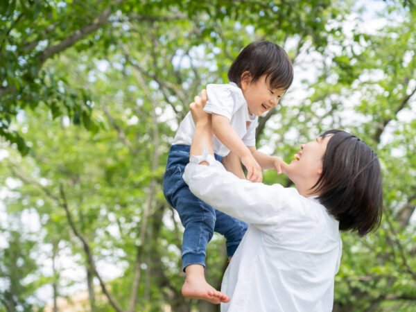 親のついやりがちなNG言動って？ わが子の自己肯定感を高めるために心がけたいこと