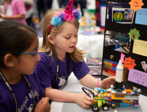 レゴブロックセットを無償で提供!? STEM教育を学べるチャリティープログラムって？