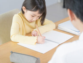 9割が「させて良かった」と回答した子供の小中学校受験、親の最も重要な役割とは？
