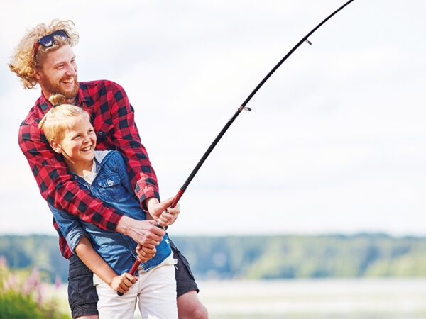 自然体験が子供の自己肯定感を高める!? 専門家が「親子の釣り」をオススメする理由