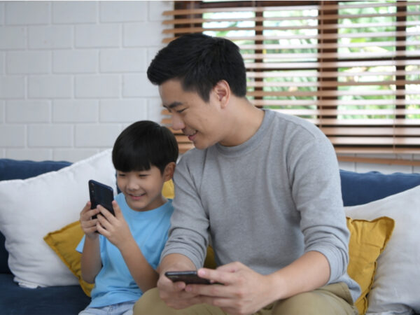 お小遣いをキャッシュレスで管理できる! お金の教育に便利な「貯金アプリ」って?