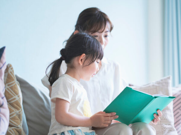 学力の基礎になる「想像力」を伸ばす! “見る”だけじゃない絵本の読み聞かせ術とは