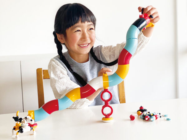 子供の創造性を引き出す遊びとは? 右脳も左脳も育む「新感覚ブロック」に注目!