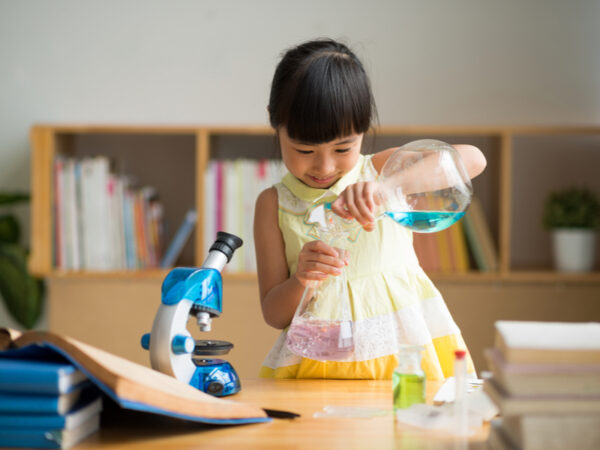 科学の楽しさに目覚める!? ロート製薬研究員発の「動画&体験型コンテンツ」って?