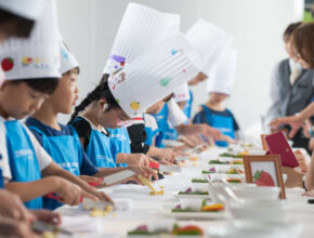 この夏、結婚式場で感動のお仕事体験！ 大好評の特別プログラムが過去最多会場で開催