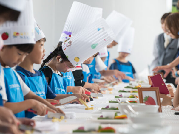 この夏、結婚式場で感動のお仕事体験! 大好評の特別プログラムが過去最多会場で開催