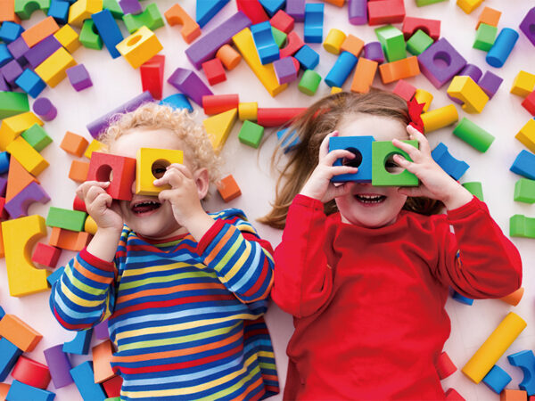 子供が“主体的に”遊ぶ工夫はコレ！ おもちゃ遊びで心がけたい親の関わり方