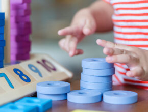 専門家に聞いた「子供を伸ばすおもちゃの選び方・遊び方」大人がおさえたい5項目とは