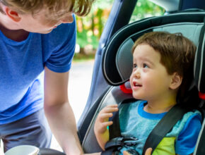 子供の送り迎えは何歳まで？ 何に気をつける？ 全国のパパママ1000人に実態調査！