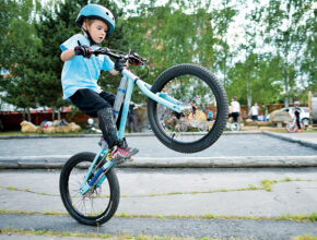 スケボーやBMXなど「これから挑戦したい親子必見」アーバンスポーツの始め方Q&A