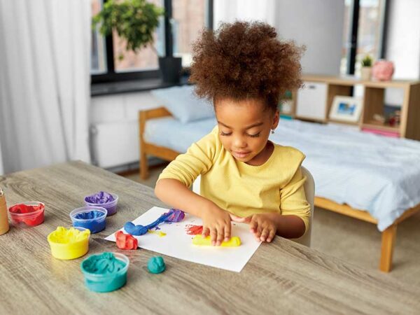 子供の「主体性を引き出す」おうち遊びって? 幼児教育専門家が教える2つのポイント