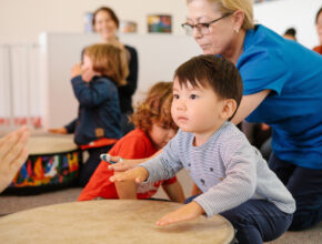 プロミュージシャンが楽曲提供!? アメリカで人気の幼児向け音楽プログラムって？