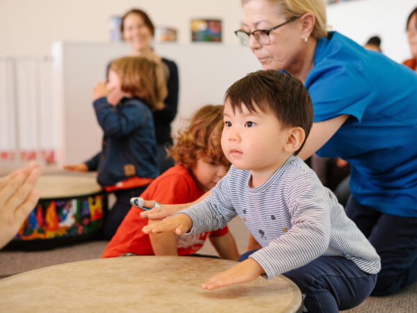 プロミュージシャンが楽曲提供!? アメリカで人気の幼児向け音楽プログラムって?