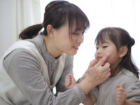 見た目への発言が子供の呪いに!? 親がルッキズムを植え付けないために意識すべきこと