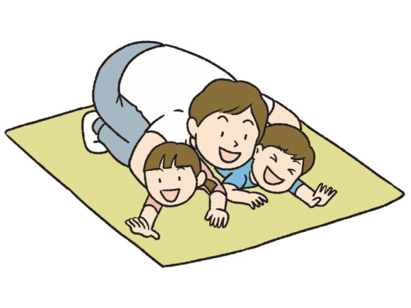 「人間登り」や「たまごゲーム」って? 子どもの身体づくりに効果的な親子遊び6選