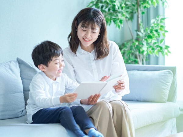 非認知能力を育てる「読み聞かせ」のコツとは? 幼児から大人まで、おすすめ絵本14選