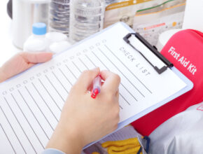 【調査結果】防災の専門家が教える最新避難方法＆備蓄のコツ！ 日用品は何日分いる？