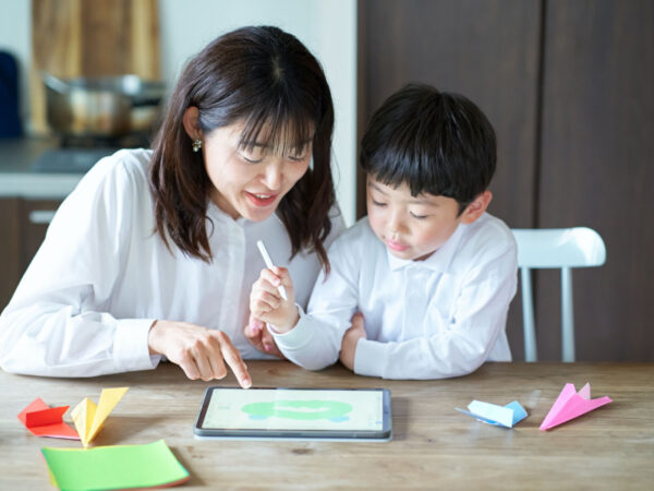 親子関係はどんな見方・声かけをしてきたかで変わる! 誤りやすい「監視」と「観察」の違い