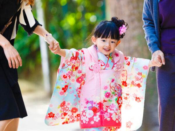 【2023年最新調査】七五三って何をすればいいの？ 必要な準備や服装、費用など