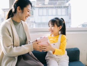 もしかして子どもに与えすぎかも!? 親から子へ渡すべき「たった2つのもの」